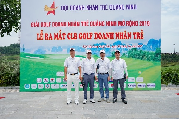 Các golfer khắp nơi về tham gia giải đấu