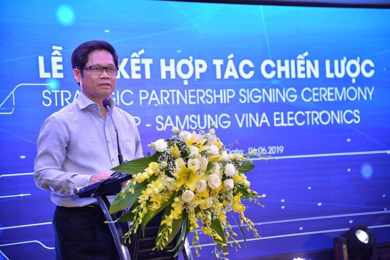 Tiến sỹ Vũ Tiến Lộc – Chủ tịch Phòng Thương mại và Công nghiệp Việt Nam (VCCI), Phó Chủ tịch Hội đồng quốc gia về Phát triển bền vững và nâng cao năng lực cạnh tranh, Chủ tịch ủy ban đối tác hợp tác công tư của Chính phủ, Chủ tịch hội hữu nghị Việt Nam – Hàn Quốc tham dự và phát biểu tại Lễ ký kết.