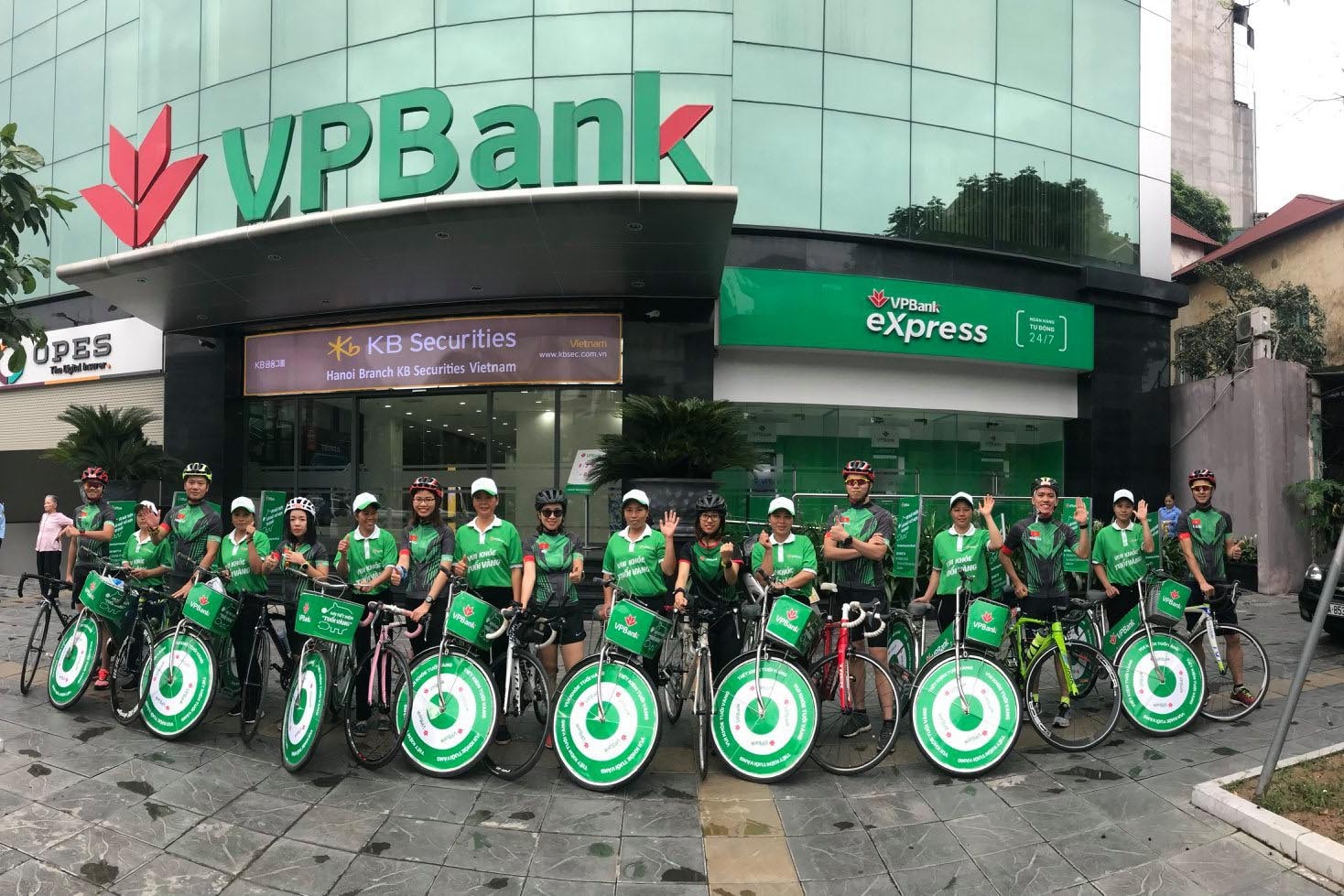 Nhiều ưu đãi dành cho khách hàng 50 tuổi tại VPBank