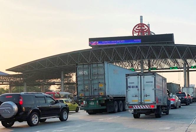 ại đề xuất lần này, Bộ Giao thông vận tải đưa ra 2 phương án tăng phí. Một là tăng ngay trong năm 2019 đối với các dự án bị sụt giảm doanh thu lớn. Hai là tăng sau năm 2022 nhưng với phương án này sẽ có 9 dự án vỡ phương án tài chính, nhà nước phải hỗ trợ 3.000 tỷ đồng. 