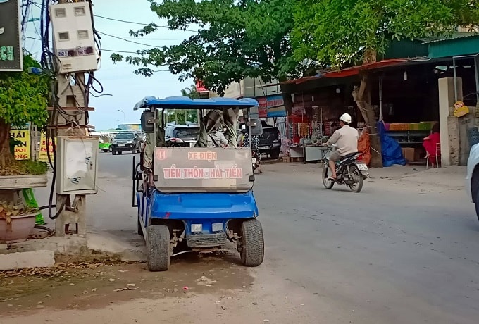 Chiếc xe điện cũ nát, không biển số vẫn ngang nhiên chạy trên đường mà không bị lực lượng chức năng xử phạt