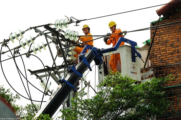 Duy tu, bảo dưỡng đường dây bảo đảm cấp điện kỳ thi Trung học phổ thông Quốc gia