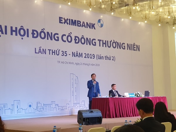 Ông Nguyễn Cảnh Vinh-Đoàn Chủ tọa ĐH, Q.TGĐ Eximbank phát biểu đáp từ cổ đông SMBC: 