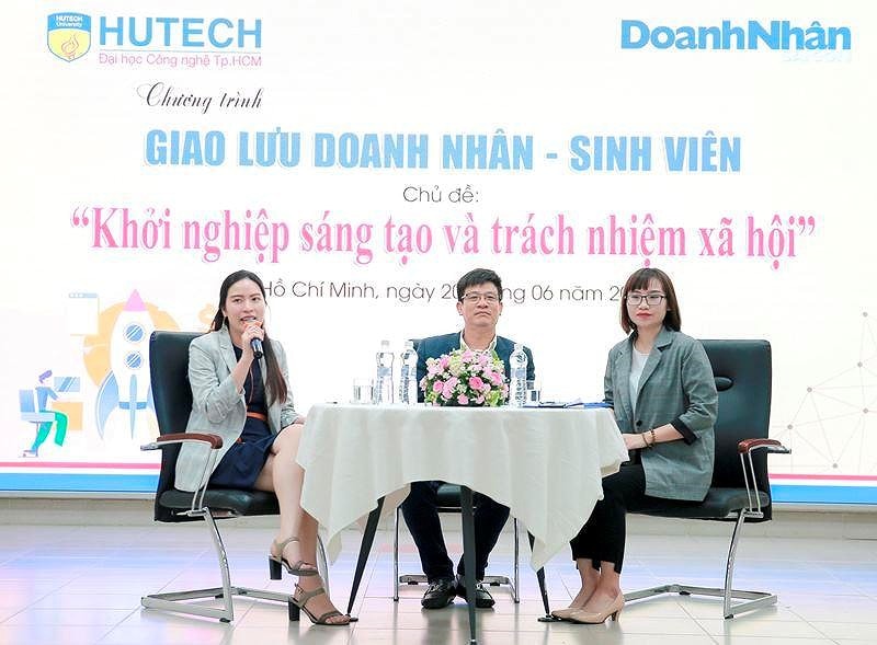 Các doanh nhân chia sẻ kiến thức, khơi gợi tinh thần khởi nghiệp với sinh viên.