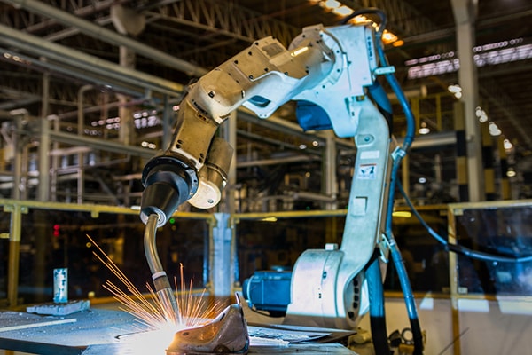 Oxford econom ước tính, việc tăng cài đặt robot lên 30% so với dự báo tăng trưởng hiện tại vào năm 2030 sẽ dẫn đến năm đó tăng 5,3% GDP toàn cầu, tương đương 4,9 nghìn USD.