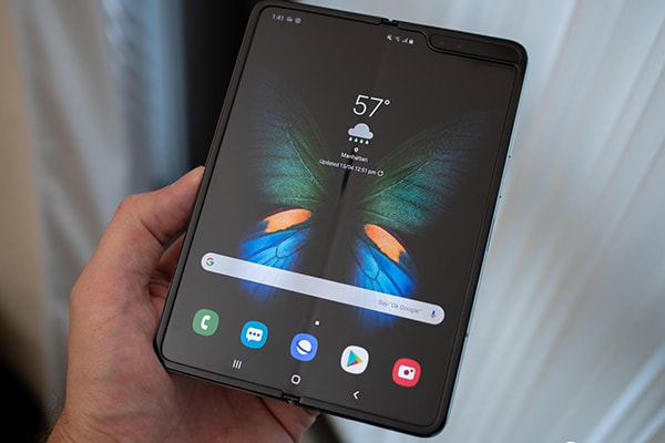 Samsung đã trì hoãn vô thời hạn thời điểm thương mại hóa Galaxy Fold do lỗi màn hình và bản lề.