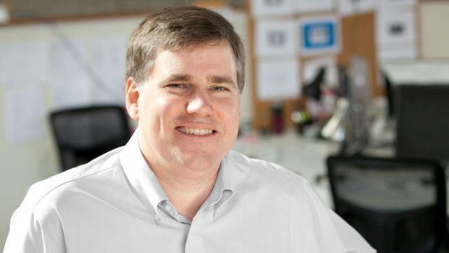 Ian Small - CEO đời thứ năm, đang chống đỡ 