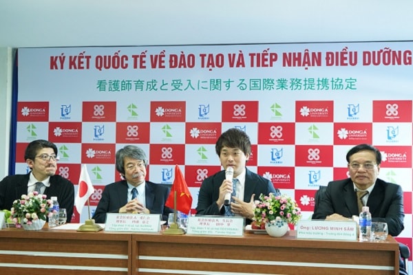 Lễ Ký kết quốc tế về đào tạo và tiếp nhận điều dưỡng giữa ĐH Đông Á và tập đoàn y tế xã hội Aijinkai, Seichoukai (Nhật Bản)