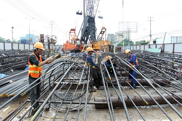 Nhiều dự án phải điều chỉnh tổng mức đầu tư, gia hạn hiệp định, chậm phê duyệt thiết kế cơ sở, thiết kế kĩ thuật, thiết kế bản vẽ thi công, đấu thầu chậm trễ... 