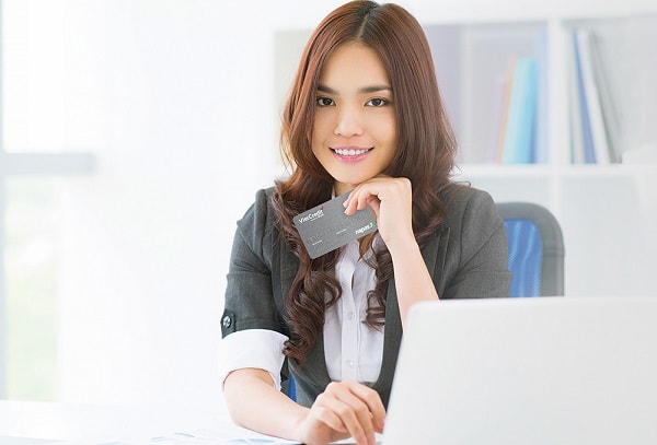 phát triển tín dụng tiêu dùng thông qua các kênh tài chính chính thức được xem là giải pháp đáp ứng được nhu cầu các khoản vay nhỏ, cấp bách của người dân.