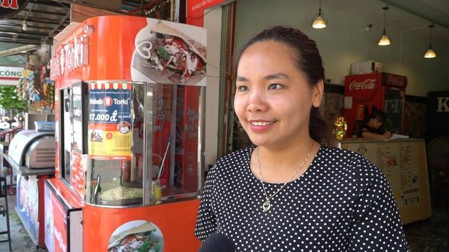 Chị Thanh Lan, 8X bỏ việc nhà nước mở loạt cửa hàng bánh mì Kebab Torki tại TP.Huế.