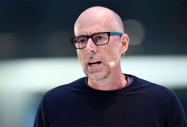 Triệu phú tự thân Scott Galloway. Ảnh: CNBC. 