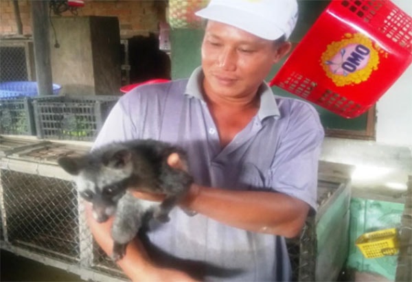Nông dân Phan Thanh Long với mô hình nuôi chồn hương.