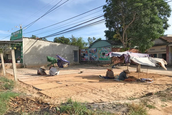 về lâu về dài thì cuộc sống của những người chuyển vào sống tại các khu TĐC có thực sự bền lâu và phát triển như những lời hứa của các DN?