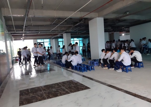 Lớp học của trường PTTH Xuân Thủy tại tại chung cư Anthena Complex Xuân Phương