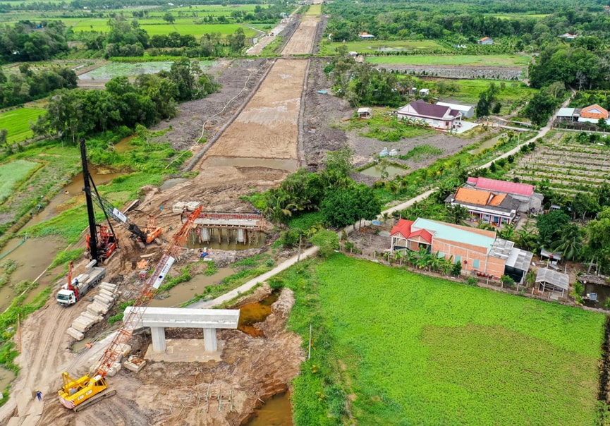 Việc hoàn thành Dự án phụ thuộc vào vốn vay thương mại