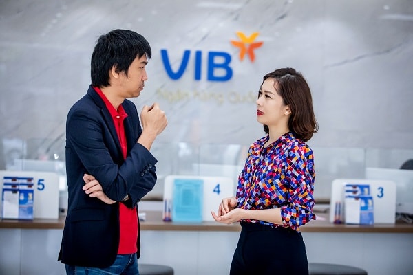 với Bà Trần Thu Hương – Giám đốc Khối Ngân hàng Bán lẻ kiêm Giám đốc Chiến lược Ngân hàng Quốc Tế (VIB), và ông Lê Anh Huy – Phó Tổng Giám Đốc của Sendo