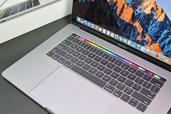 Người dùng mua xách tay MacBook Pro sẽ khó được bảo hành tại đại lý ủy quyền Việt Nam.