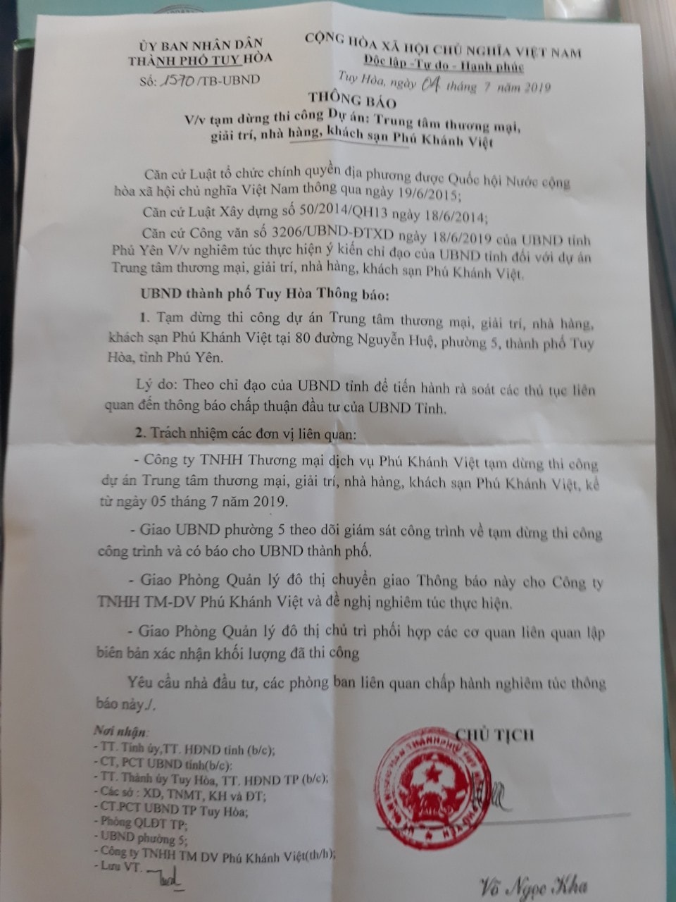 Theo ông Vinh, khi ban hành một văn bản, quyết định hành chính, các cơ quan ban ngành không thể coi thường và xem nhẹ đó là hành vi “vô thưởng, vô phạt”... Mà cần phải cân nhắc một cách kỹ lưỡng, cẩn thận để tránh những rủi ro không đáng cho tất cả các bên.
