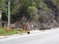 Nhân viên Điện lực Hương Sơn thức trắng đêm để chống cháy rừng