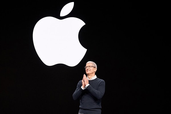 Tim Cook đã chỉ cho ông Trump thấy gia tăng căng thẳng thương mại với Trung Quốc đang khiến Apple mất đi vị thế của mình.