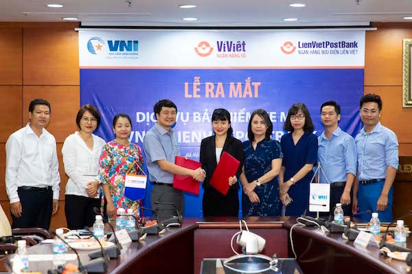 Đại diện VNI và LienVietPostBank ký kết hợp tác cung cấp dịch vụ bảo hiểm xe máy