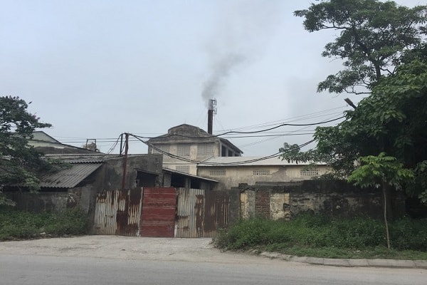 hiện tại, nhà máy xi măng này đang hoạt động 2 lò nung clinker có thiết bị xử lý khí thải. Tuy nhiên, qua các lần thanh, kiểm tra của Tổng cục môi trường, kết quả phân tích chất lượng khí thải tại ống khói lò nung đều vượt quy chuẩn quy định.
