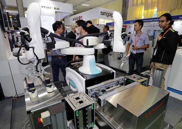 sự kết nối kinh doanh giữa doanh nghiệp FDI và khu vực doanh nghiệp tư nhân trong nước, cụ thể là các doanh nghiệp công nghiệp hỗ trợ (CNHT) Việt Nam vẫn còn mờ nhạt.