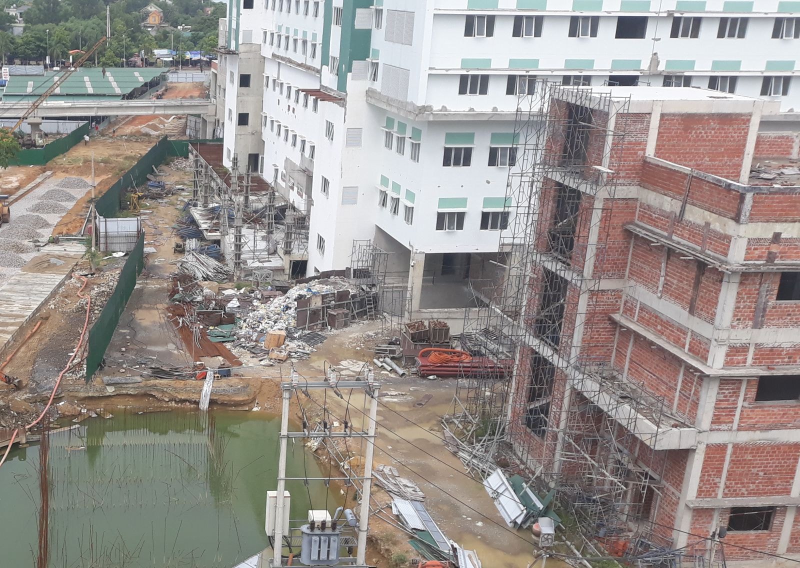 Đến nay, dự án nghìn tỷ xây dựng Bệnh viện hữu nghị đa khoa Nghệ An giai đoạn 2 vẫn đang dở dang nhiều hạng mục