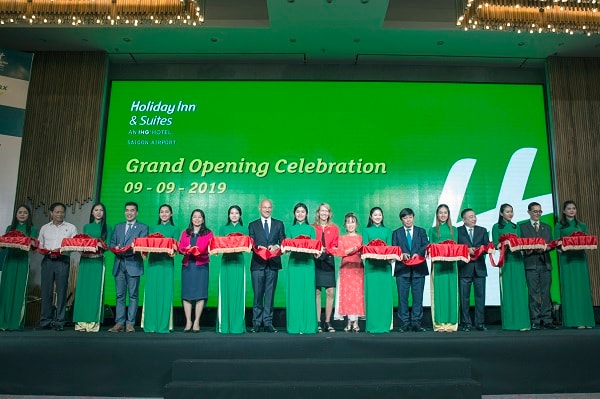 IHG® (InterContinental Hotels Group) cùng các lãnh đạo, vị quan khách khai trương 