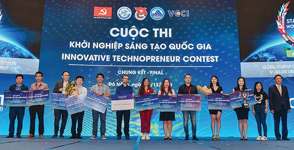 p/Các startup từ Techfest Vietnam 2018 đều đạt thành tích vang dội trên đấu trường quốc tế (Medlink – thứ tư từ phải qua, Abivin – thứ ba từ phải qua)