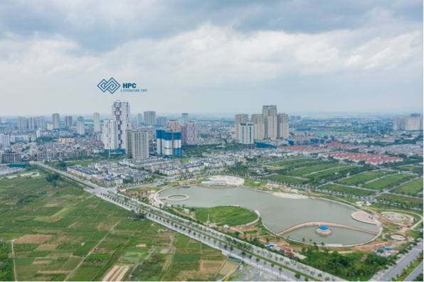 HPC Landmark 105 được thiết kế nằm chéo 45 độ so với mặt đường, giúp các căn hộ nhận năng lượng từ gió, tiết kiệm 35-50% điện năng mỗi tháng