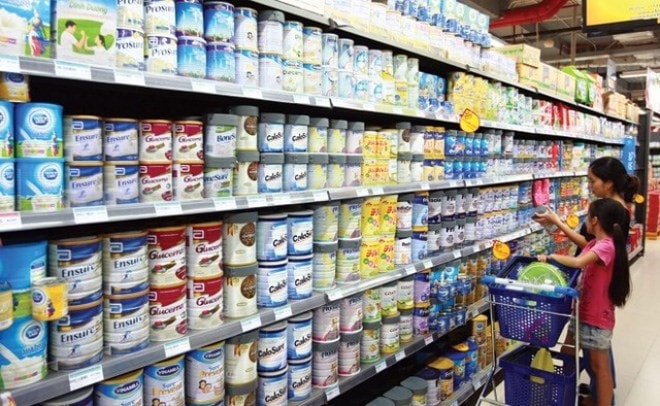 Bộ Tài chính đề nghị giữ nguyên mức thuế nhập khẩu MFN các mặt hàng sữa và sản phẩm sữa thuộc các nhóm hàng 0402, 0406, 3502 nhằm hỗ trợ ngành sữa trong nước ổn định phát triển.