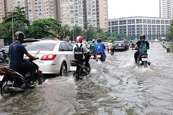 p/Đường Nguyễn Hữu Cảnh trong nhiều năm qua luôn bị ngập nặng mỗi khi có mưa lớn. Ảnh: Thiên Vân