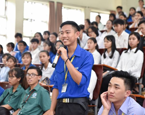 Kỹ năng quản lý tài chính là vô cùng cần thiết, nhất là đối với các bạn tân sinh viên