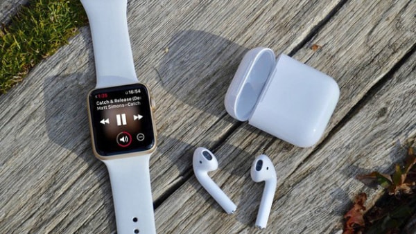 Apple Watch và AirPods đem đến những trải nghiệm tuyệt vời. Chúng đòi hỏi phải có iPhone để tiếp tục tuyệt vời.