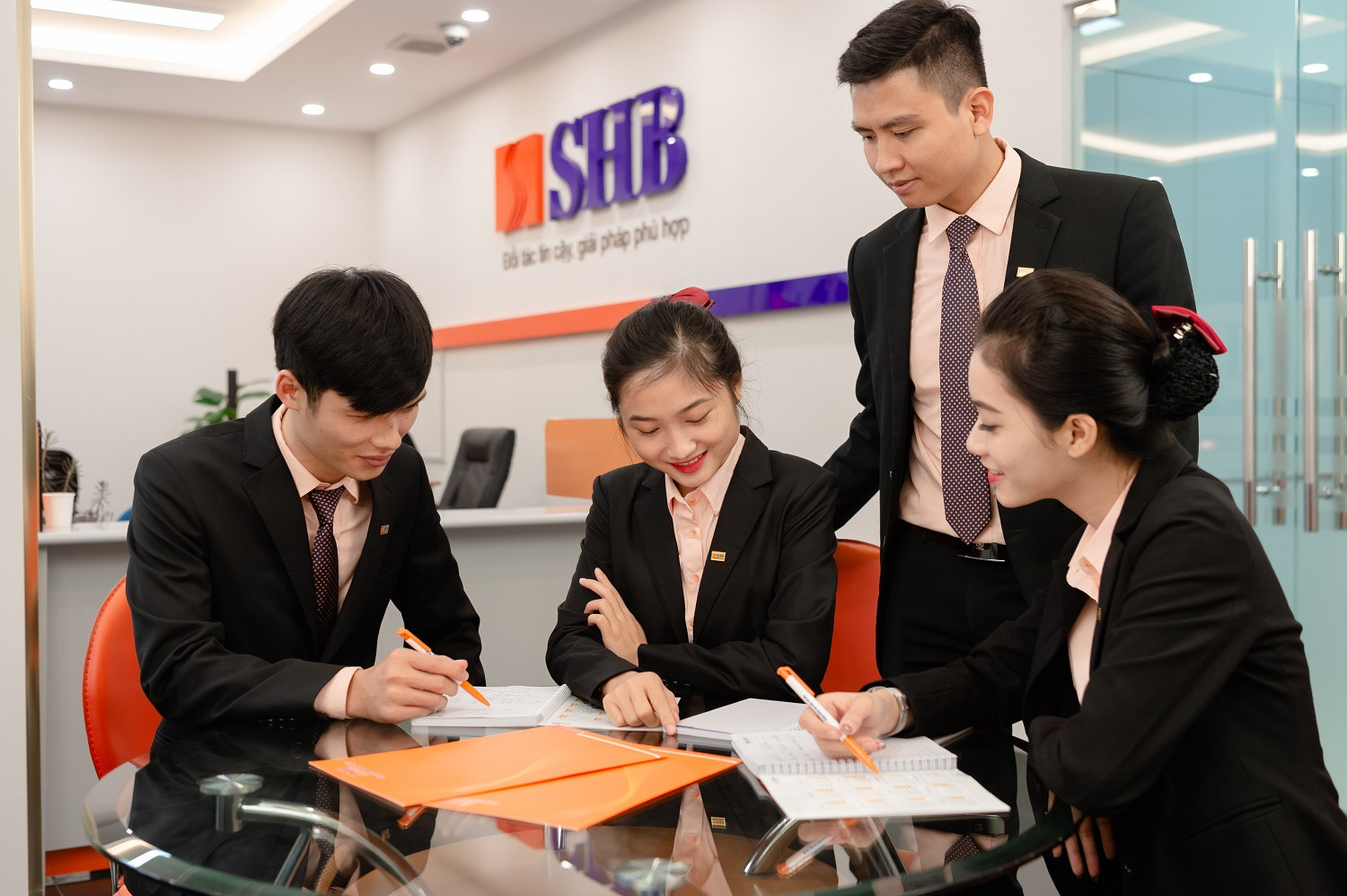 SHB là một trong số ít các ngân hàng TMCP duy trì vị thế ổn định trong danh sách Top 50 thương hiệu giá trị lớn nhất Việt Nam trong 4 năm liên tiếp.