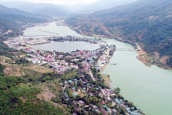p/Trung tâm Thị trấn Mường Tè từ trên cao.