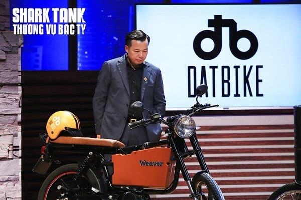 Shark Việt cảm thấy toát mồ hôi với màn trình diễn xe máy điện. Ảnh: Shark Tank Việt Nam.