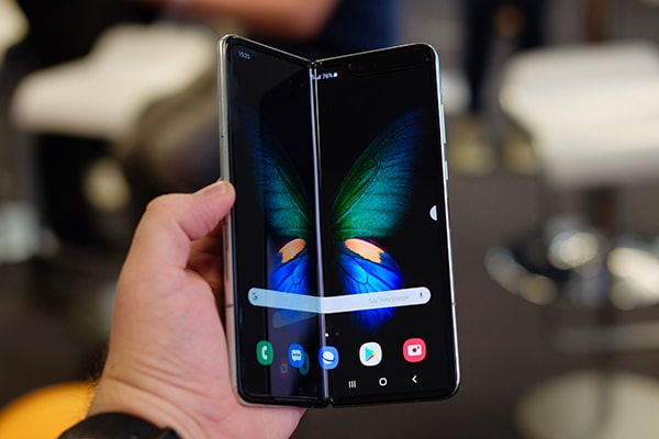 Samsung Galaxy Fold cần cải tiến nhiều hơn nữa về màn hình.