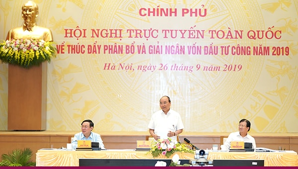 Thủ tướng Nguyễn Xuân Phúc chủ trì Hội nghị trực tuyến toàn quốc về thúc đẩy phân bổ và giải ngân vốn đầu tư công năm 2019