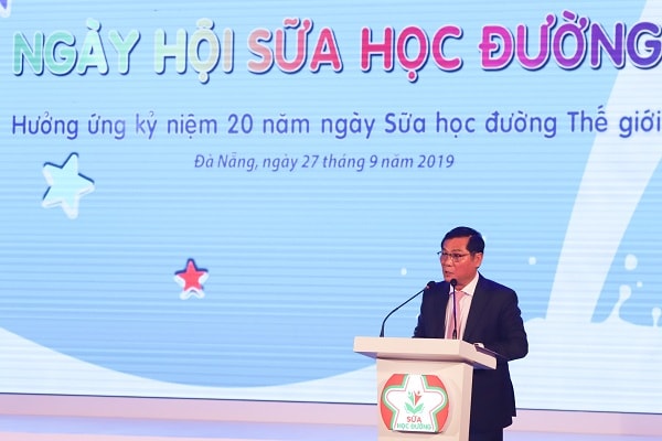 : Ông Trần Quang Trung – Chủ tịch Hiệp hội Sữa Việt Nam chia sẻ về hành trình sữa học đường Thế giới và Việt Nam, đồng thời đánh giá cao vai trò tiên phong của Vinamilk trong việc triển khai tốt chương trình Sữa học đường tại Việt Nam suốt 12 năm qua.