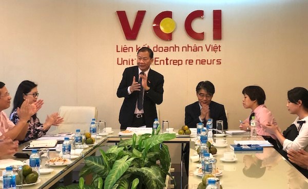 ông Hoàng Quang Phòng, Phó Chủ tịch VCCI, trong những năm gần đây, ngành công nghiệp điện tử có tốc độ tăng trưởng nhanh và trở thành ngành công nghiệp chủ chốt trong nền kinh tế Việt Nam.