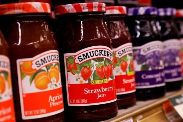 Nhà sản xuất mứt Smucker's thừa nhận tên của họ xấu xí, nhưng chất lượng rất tốt. Ảnh: WSJ