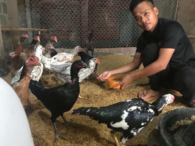 Anh Vũ Văn Quân tại trang trại; Ảnh: Lê Tân