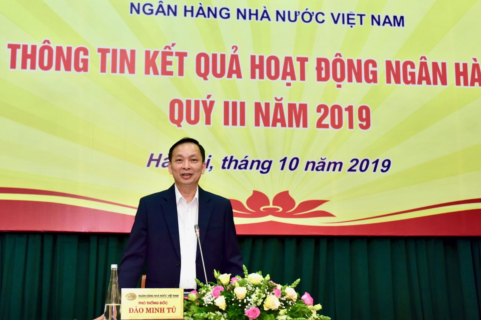 Ông Đào Minh Tú-Phó Thống đốc Ngân hàng Nhà nước tại cuộc họp báo