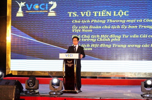 Chủ tịch VCCI Vũ Tiến Lộc chia sẻ tại buổi lễ.