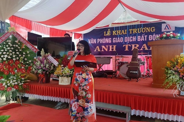 Bà Nguyễn Thị Loan, TGĐ Cty Anh Trang cho biết, việc khai trương văn phòng giao dịch Bất động sản là cột mốc quan trọng khẳng định bước tiến mới trong chuỗi kế hoạch mở rộng quy mô công ty