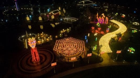 Công viên đèn lồng rực rỡ tại Vườn Nhật Bản – Vinhomes Smart City