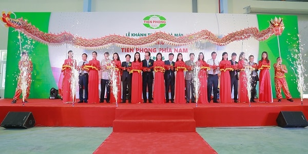 Ban lãnh đạo Cty Nhựa Tiền Phong cắt băng khánh thành nhà máy Tiền Phong Nam thứ hai